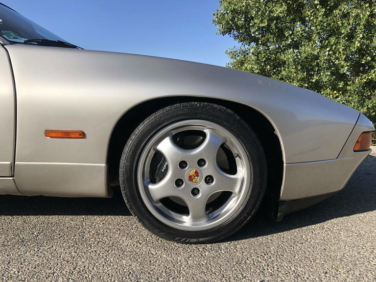 Porsche 928 GTS