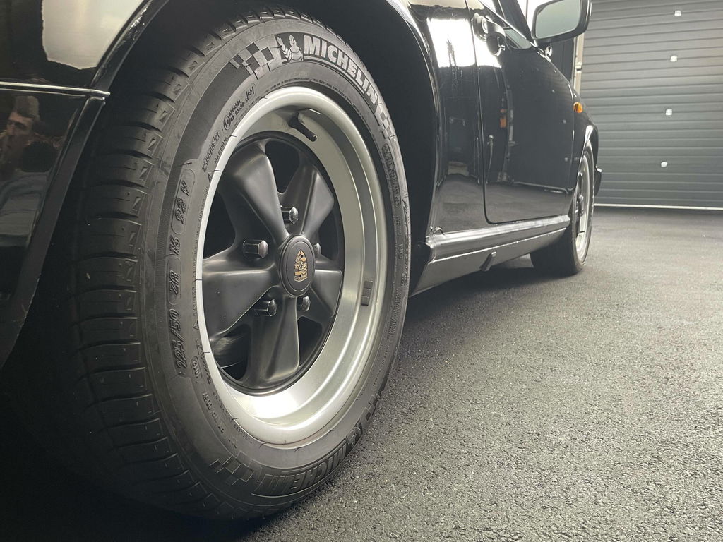 Porsche 911 Carrera 3.2 (US)