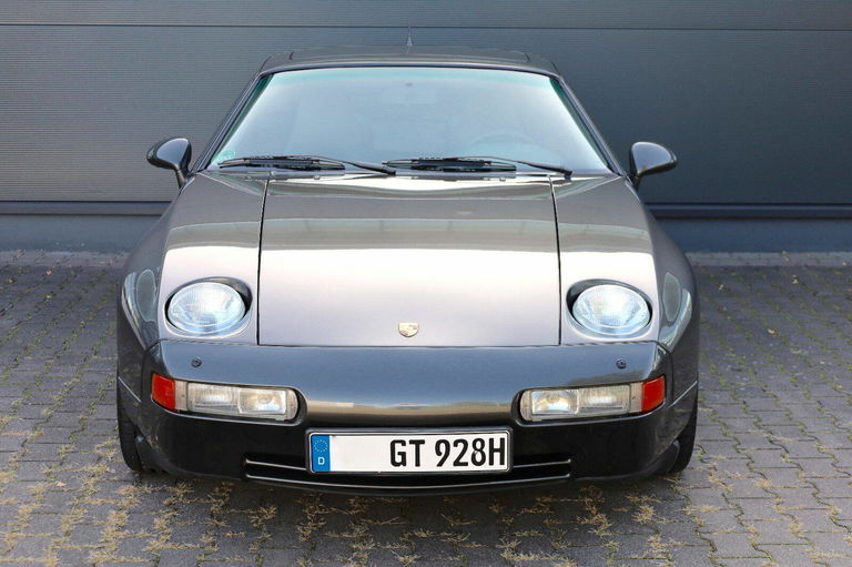 Porsche 928 GTS