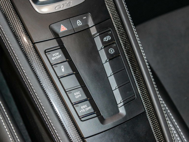 Porsche 718 Cayman GT4