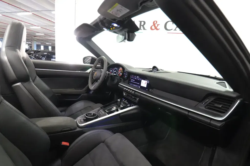 Porsche 992 Carrera 4 GTS