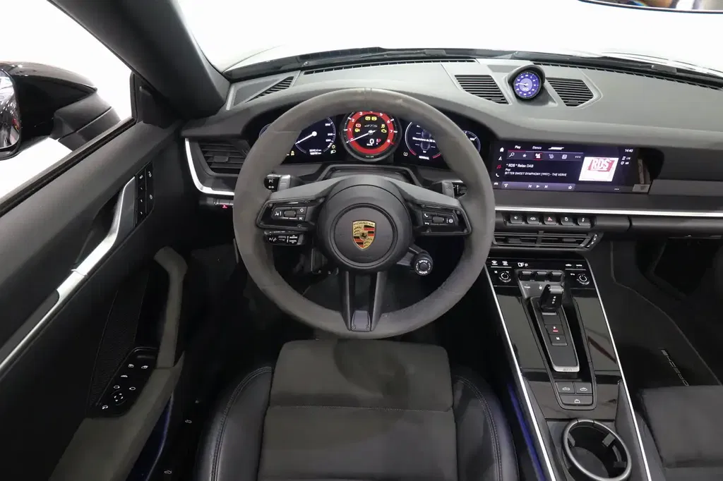 Porsche 992 Carrera 4 GTS