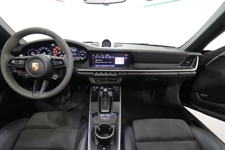 Porsche 992 Carrera 4 GTS