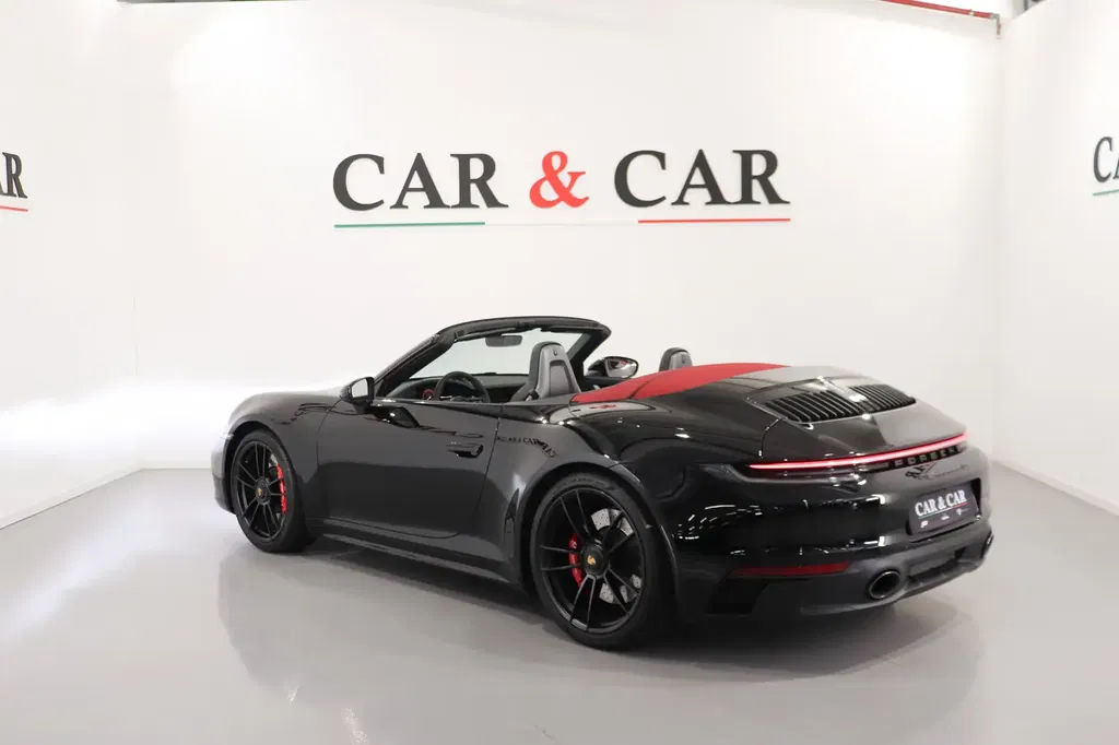 Porsche 992 Carrera 4 GTS