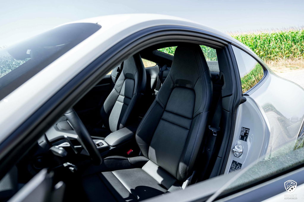 Porsche 992 Carrera 4S