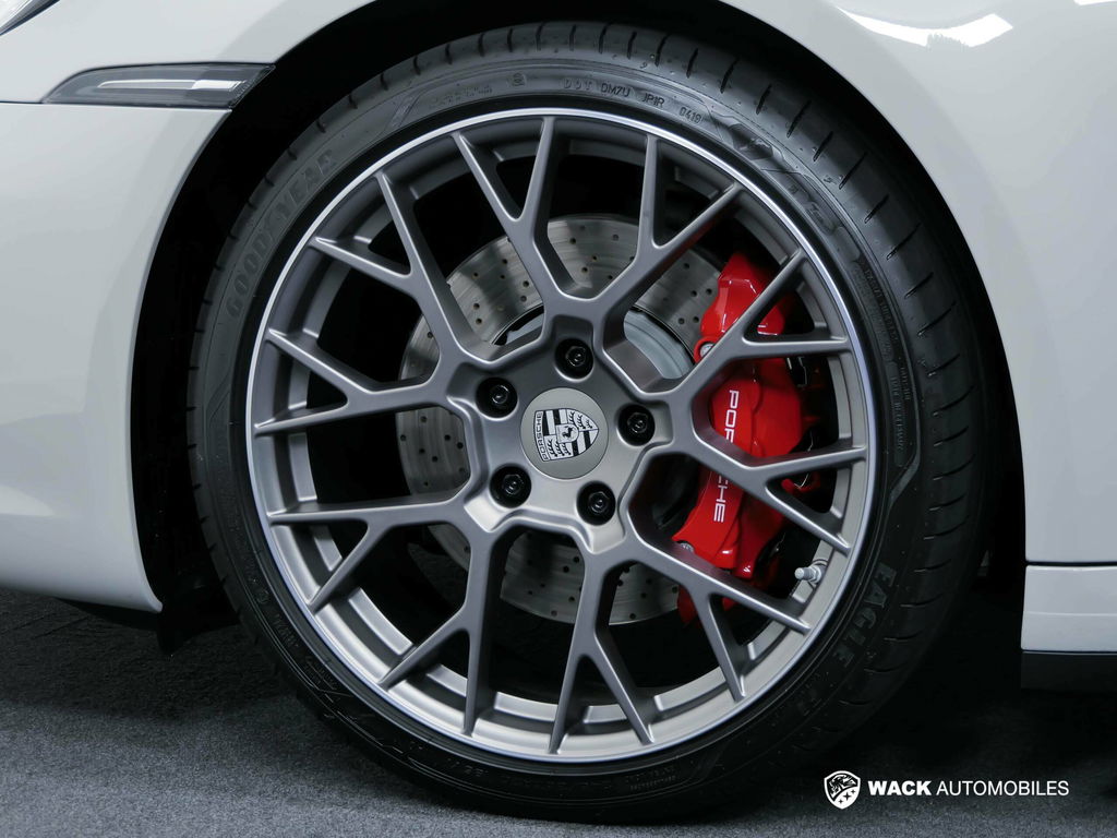 Porsche 992 Carrera 4S