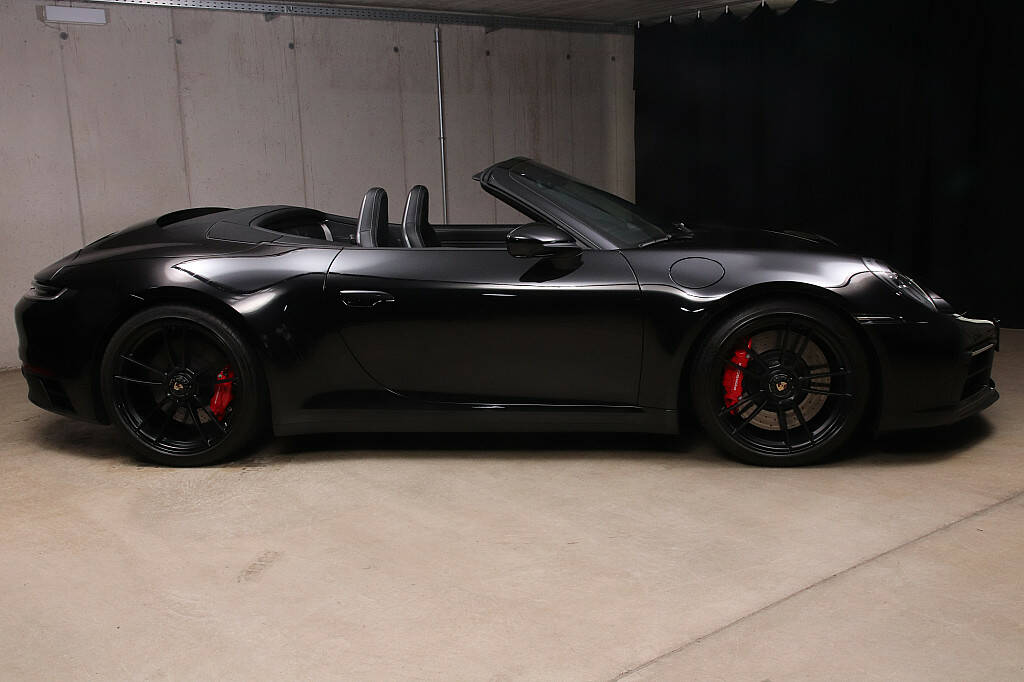 Porsche 992 Carrera 4 GTS
