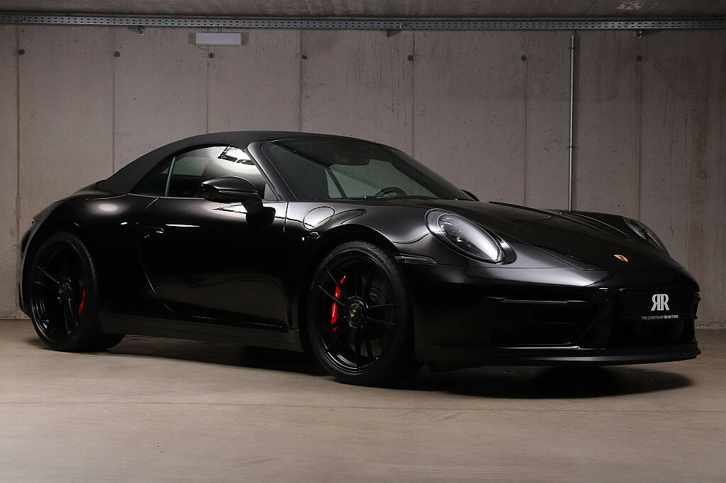 Porsche 992 Carrera 4 GTS