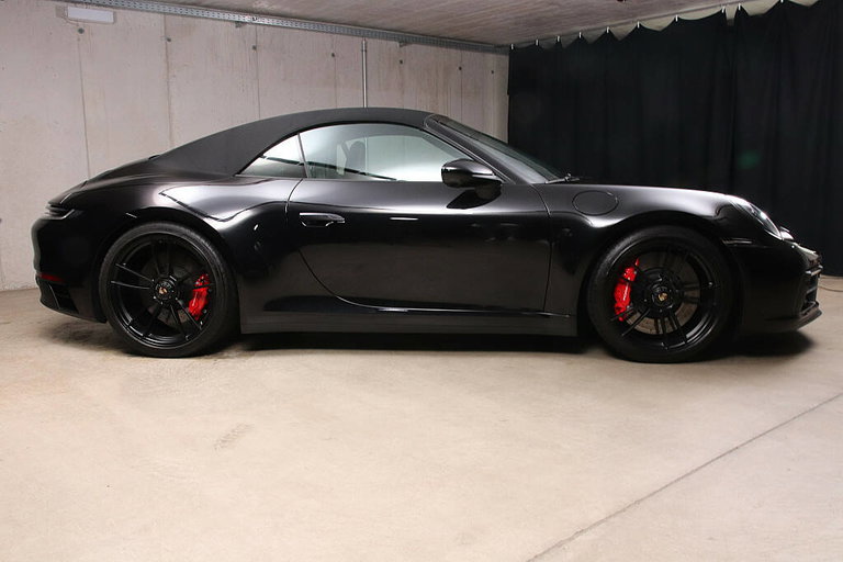 Porsche 992 Carrera 4 GTS