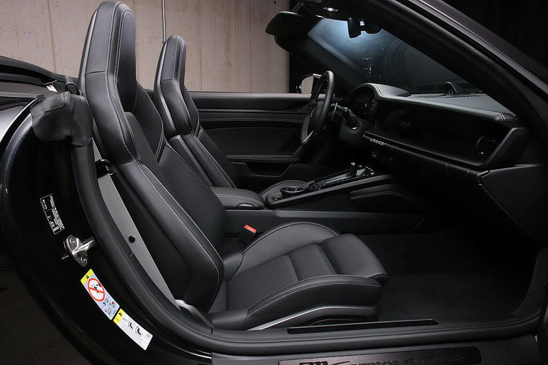 Porsche 992 Carrera 4 GTS