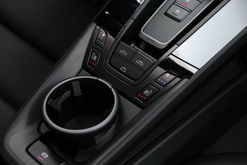 Porsche 992 Carrera 4 GTS