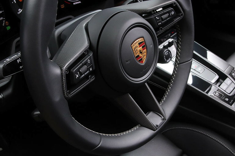 Porsche 992 Carrera 4 GTS