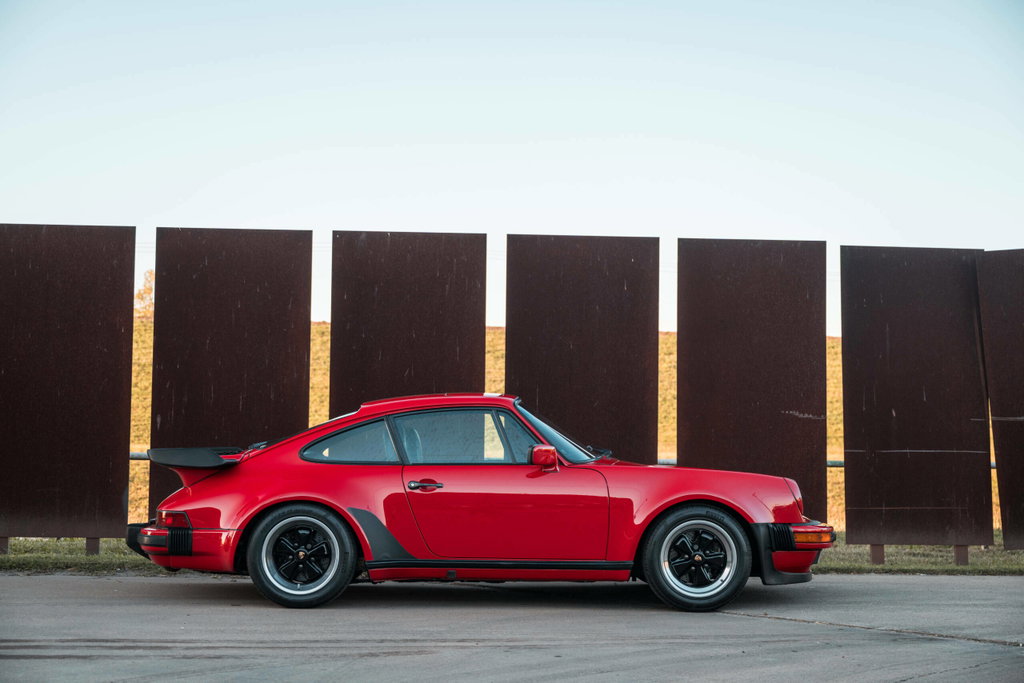 Porsche 911 Turbo 3.3 (US)