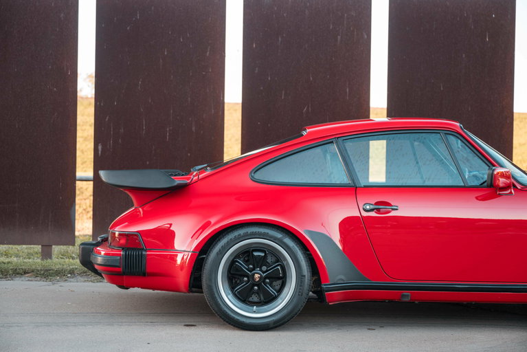 Porsche 911 Turbo 3.3 (US)