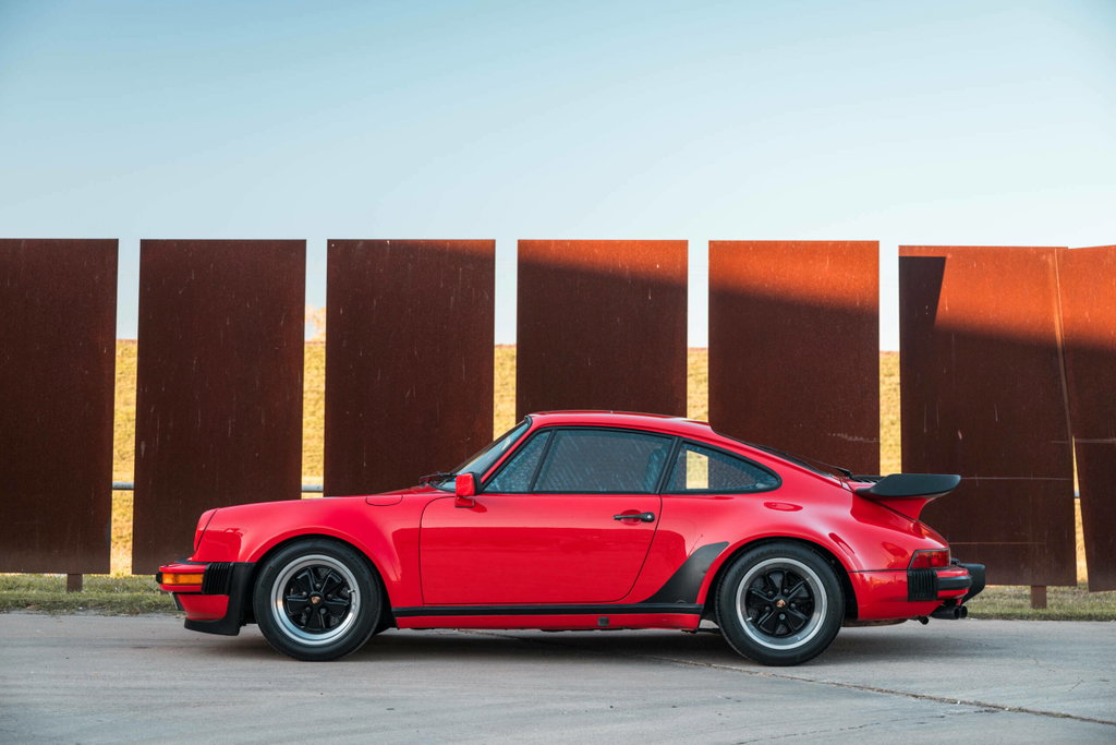 Porsche 911 Turbo 3.3 (US)