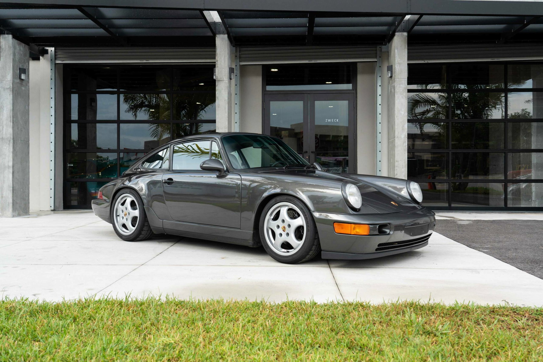 PRADA ポインテッドトゥ ミュール ダークグレー Porsche 964 Carrera 2 1990 - elferspot.com - Marketplace for