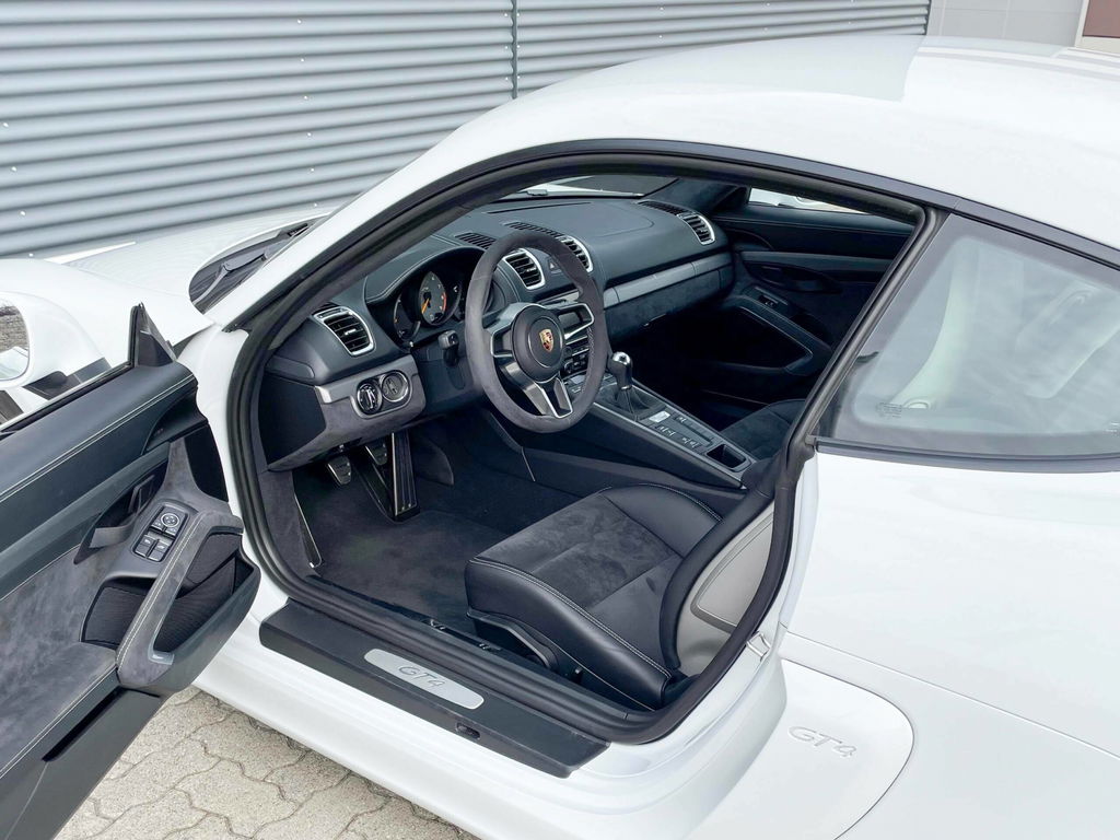 Porsche 981 Cayman GT4