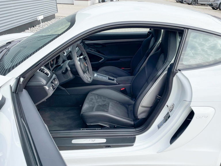 Porsche 981 Cayman GT4