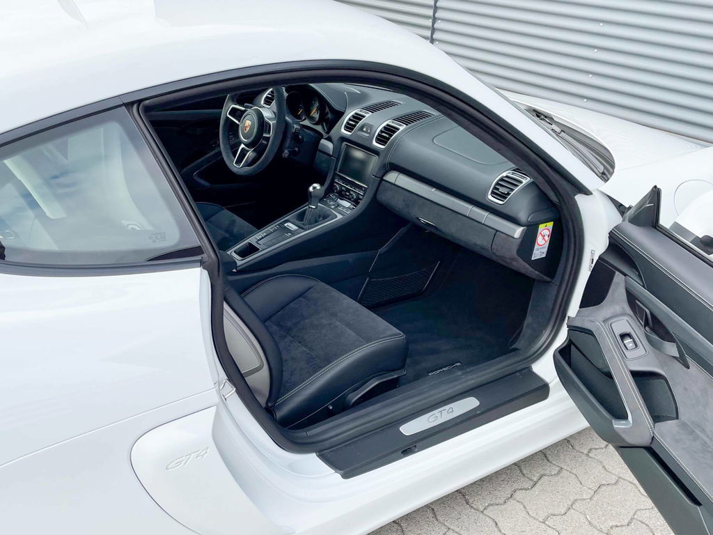 Porsche 981 Cayman GT4