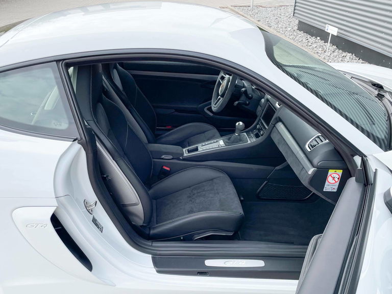 Porsche 981 Cayman GT4