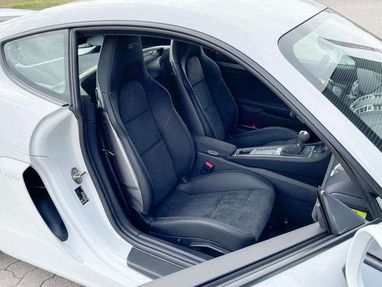 Porsche 981 Cayman GT4