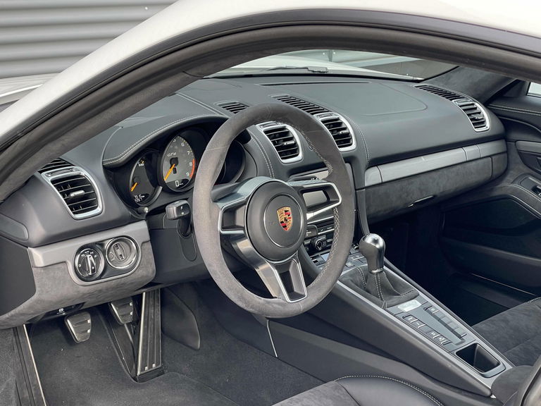 Porsche 981 Cayman GT4