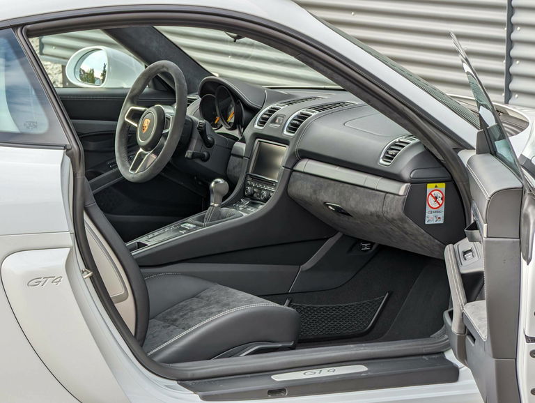 Porsche 981 Cayman GT4