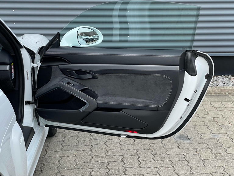 Porsche 981 Cayman GT4