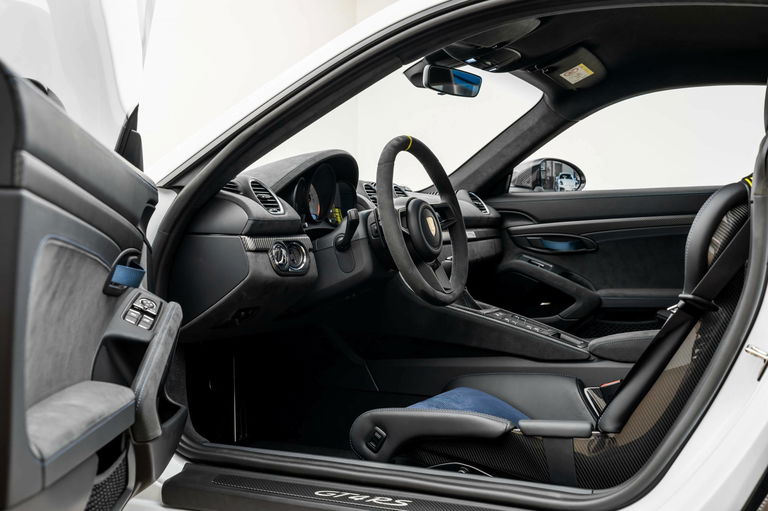 Porsche 718 Cayman GT4 RS