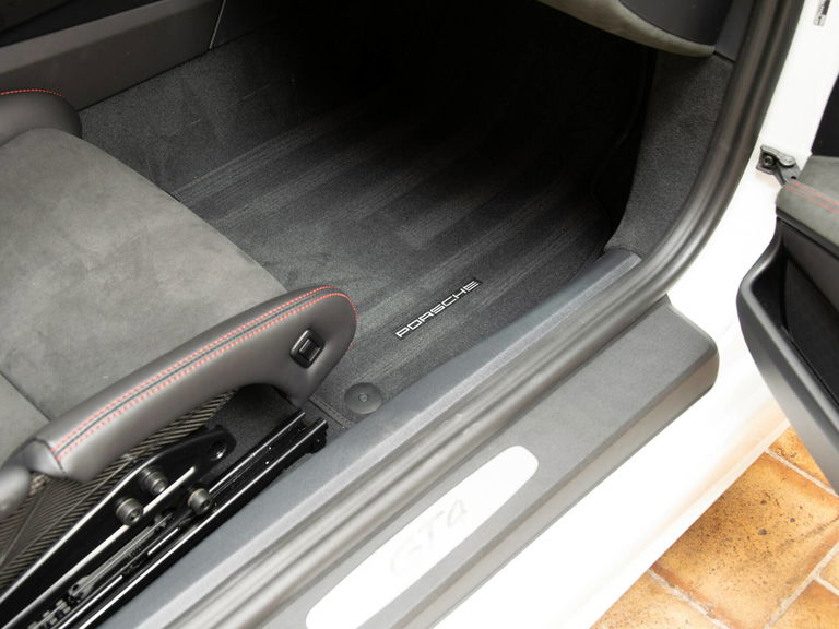 Porsche 718 Cayman GT4