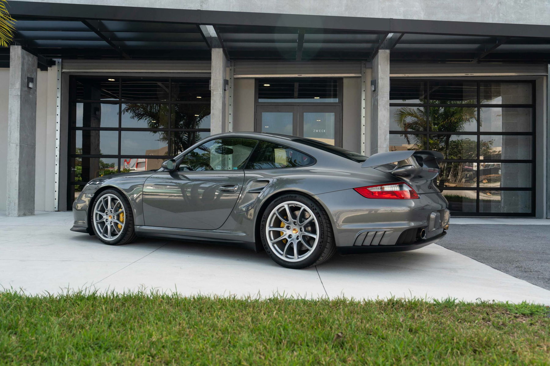 めぐ 17k-Mile 2009 Porsche 997.2 GT2 Meteor Grey Metallic