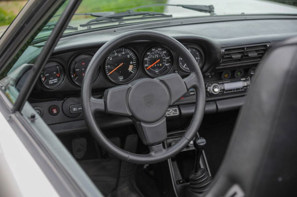 Porsche 911 Carrera 3.2 (US)