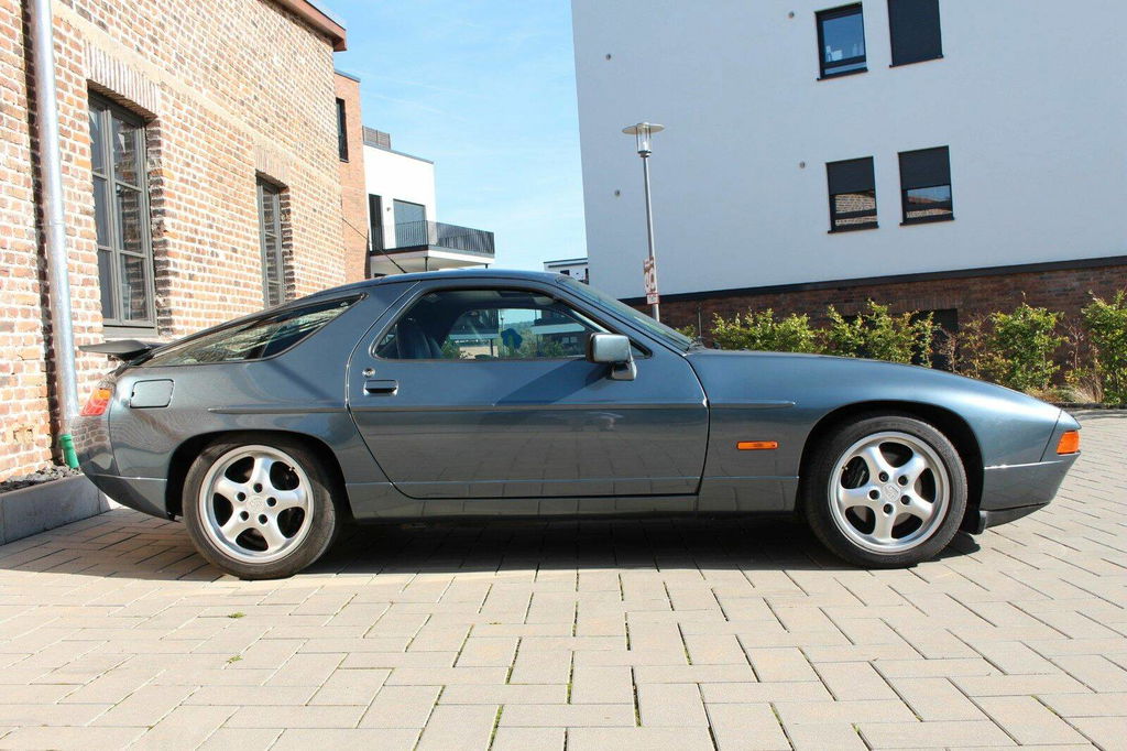 Porsche 928 S4