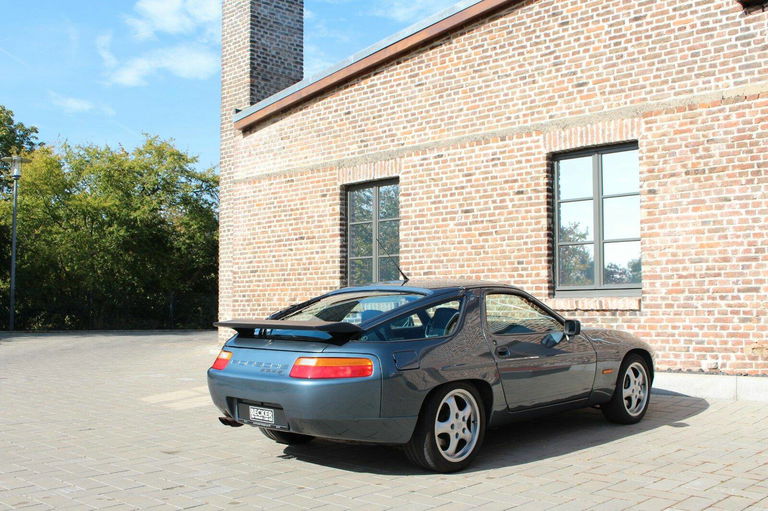 Porsche 928 S4