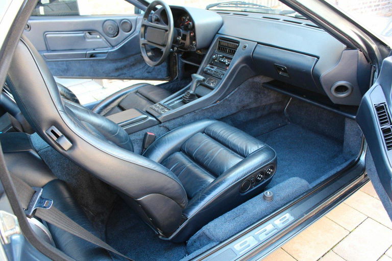 Porsche 928 S4