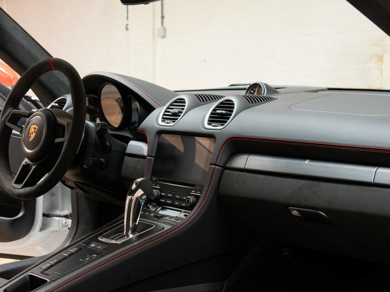 Porsche 718 Cayman GT4