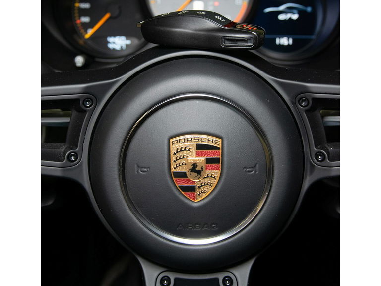 Porsche 718 Cayman GT4