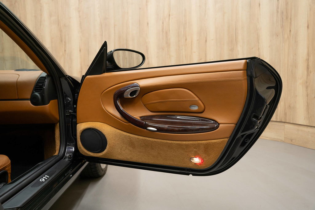 Porsche 996 Carrera 4 Millennium Edition