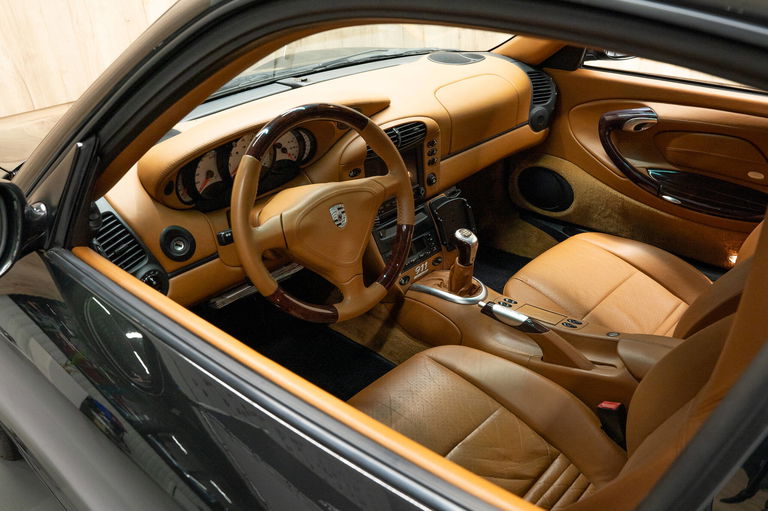 Porsche 996 Carrera 4 Millennium Edition
