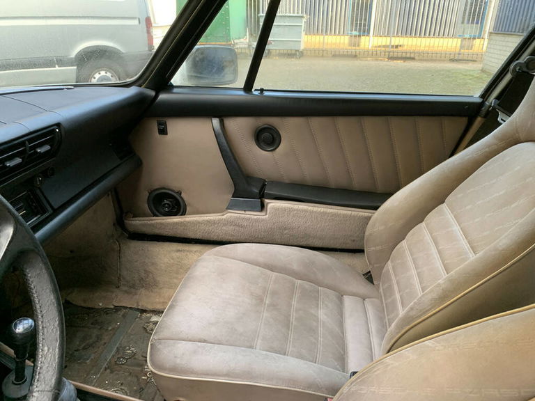 Porsche 911 Carrera 3.2 (US)