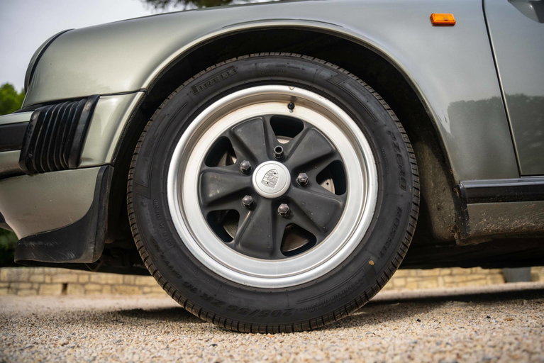 Porsche 911 Carrera 3.2