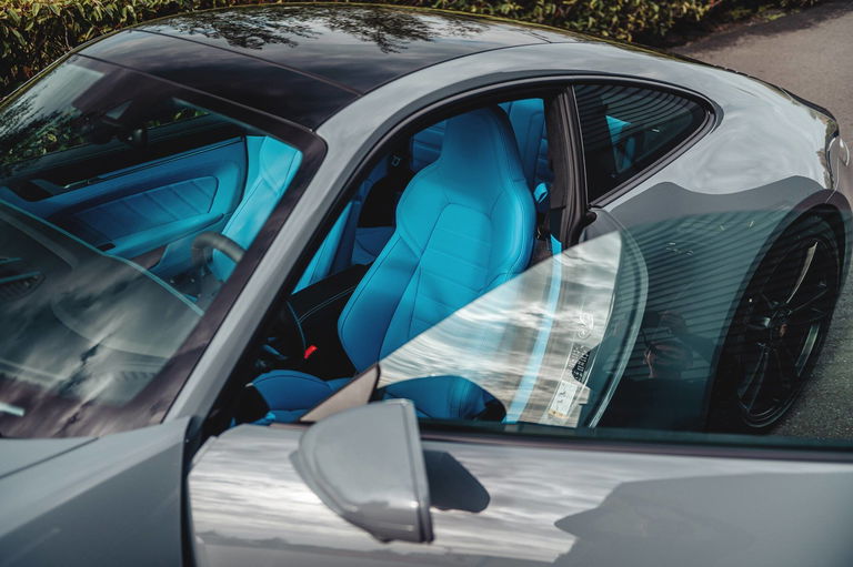 Porsche 992 Carrera 4 GTS