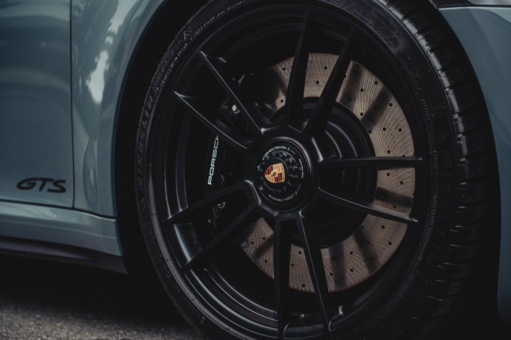 Porsche 992 Carrera 4 GTS