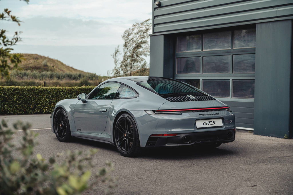 Porsche 992 Carrera 4 GTS