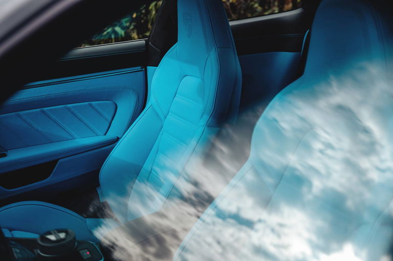 Porsche 992 Carrera 4 GTS