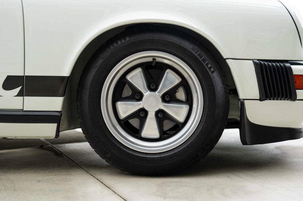 Porsche 911 Carrera (US)