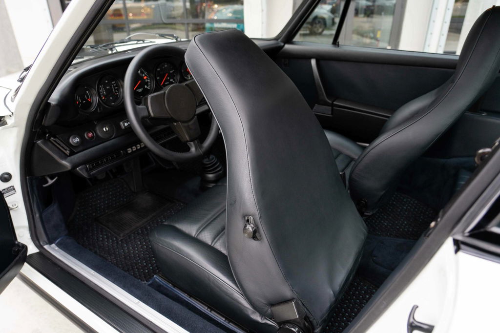 Porsche 911 Carrera (US)