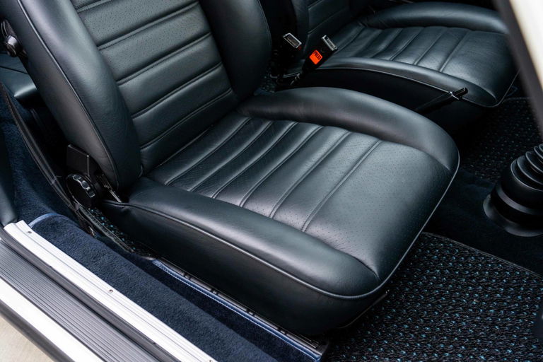 Porsche 911 Carrera (US)