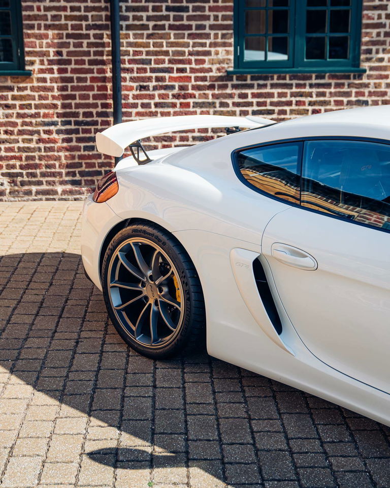 Porsche 981 Cayman GT4