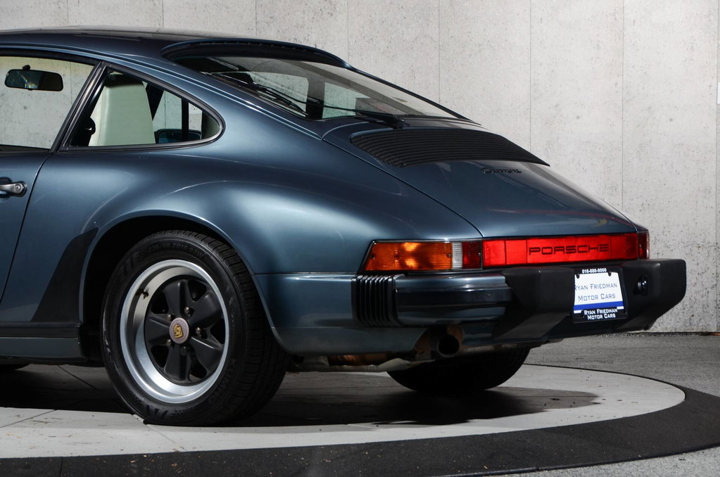 Porsche 911 Carrera 3.2 (US)